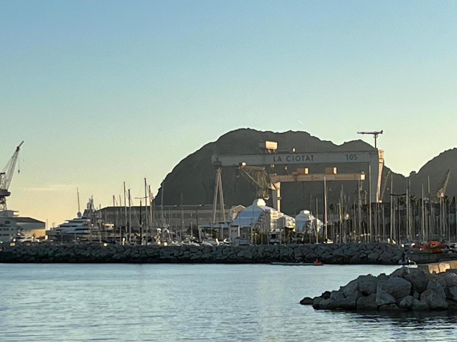 Villa sécurisée pres des lecques Saint-Cyr-sur-Mer Esterno foto